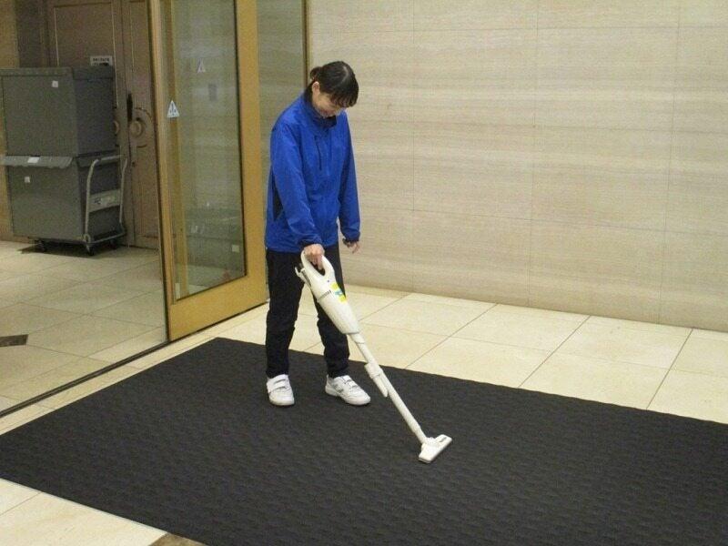 阪急阪神クリーンサービス株式会社　HEPファイブの仕事画像2