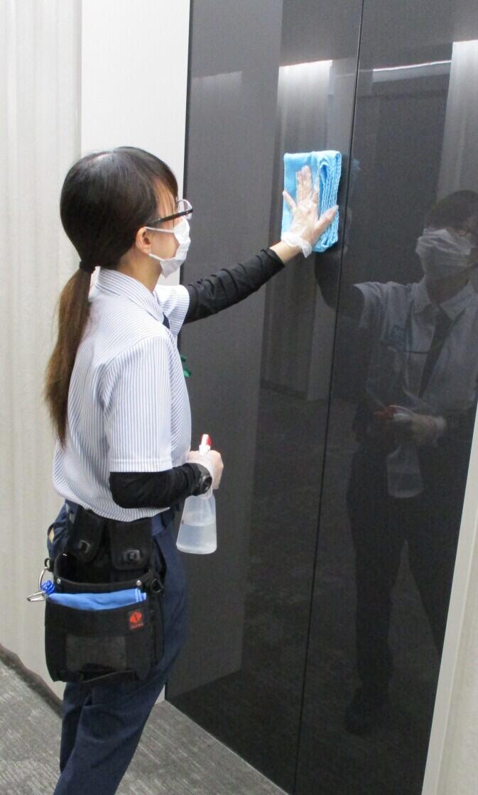 阪急阪神クリーンサービス株式会社　梅田サウスの制服1