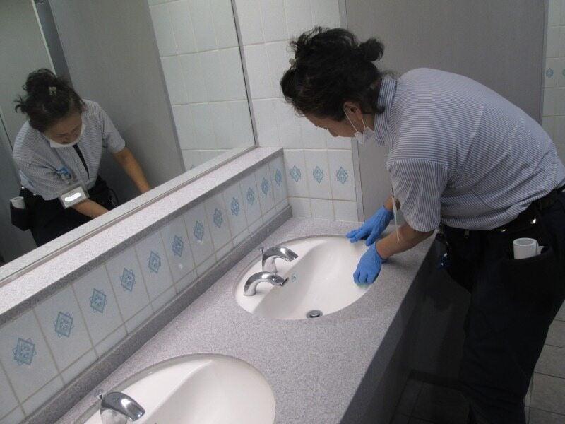 阪急阪神クリーンサービス株式会社　阪急千里中央ビルの仕事画像2