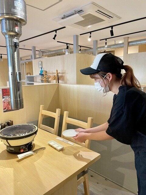 大衆焼肉 かまど屋の制服2