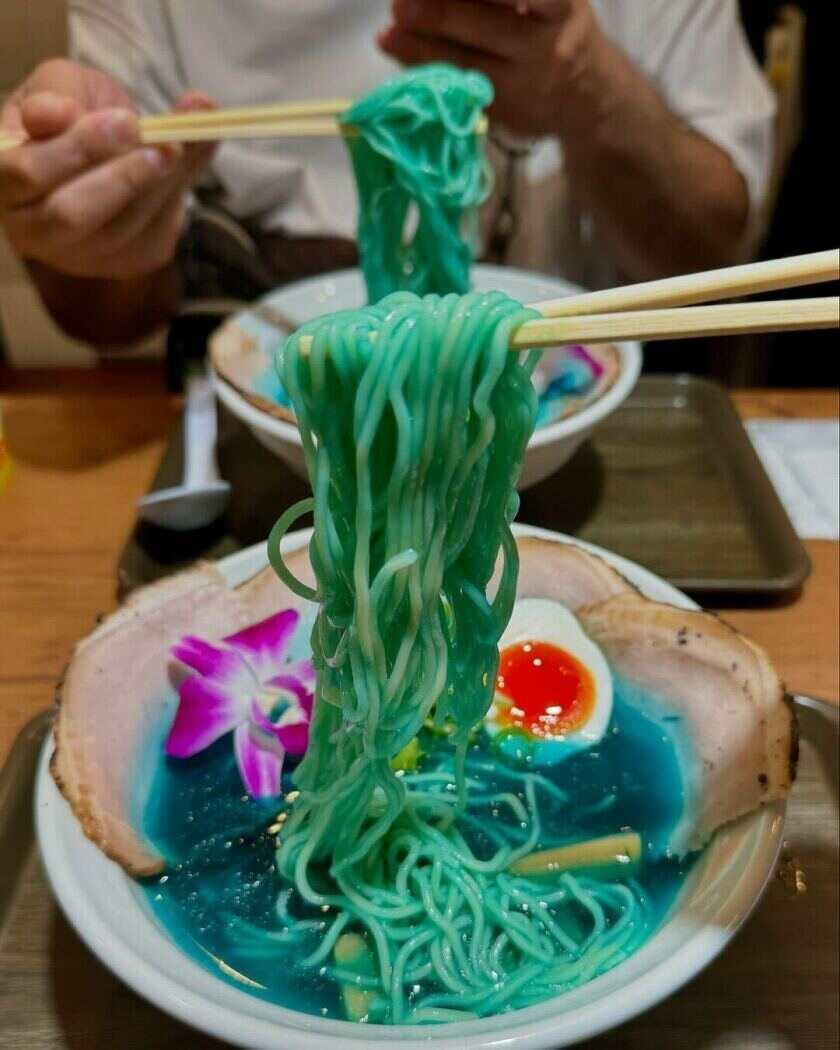 麺とかき氷 ドギャン 谷四店の制服5