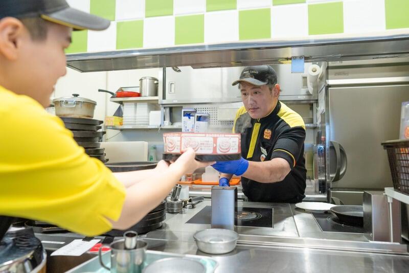 株式会社イートスタイル　ペッパーランチ　イオンモール熊本店の仕事画像3