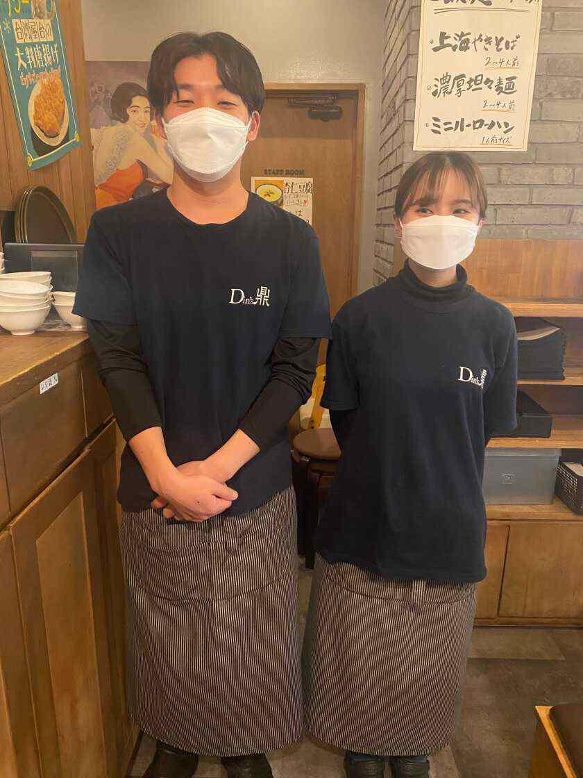 羽根つき焼小籠包 鼎’ｓ 堺筋本町店の制服1