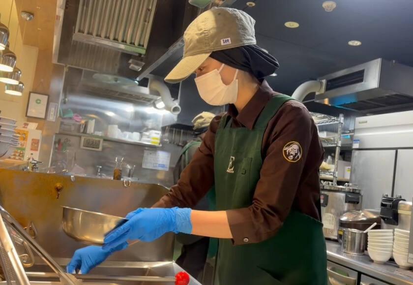 シルバーバック都城店の制服1