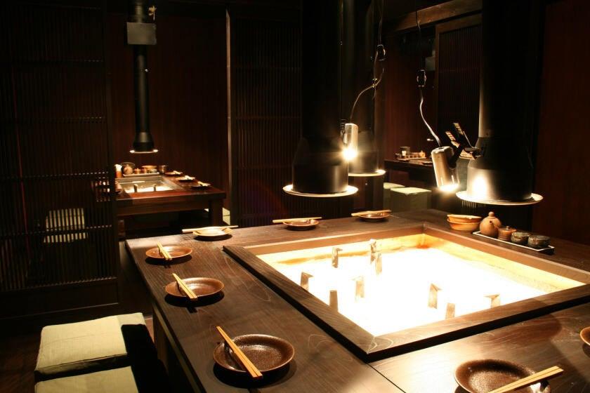 青山 鶏味座 本店（トリミクラ）の制服5