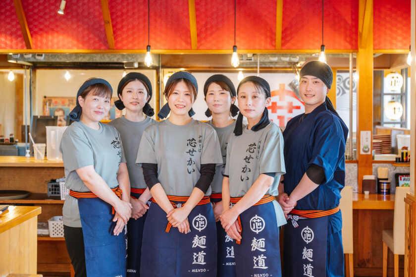 中華そば 芯せかい エミフルMASAKI店の制服2