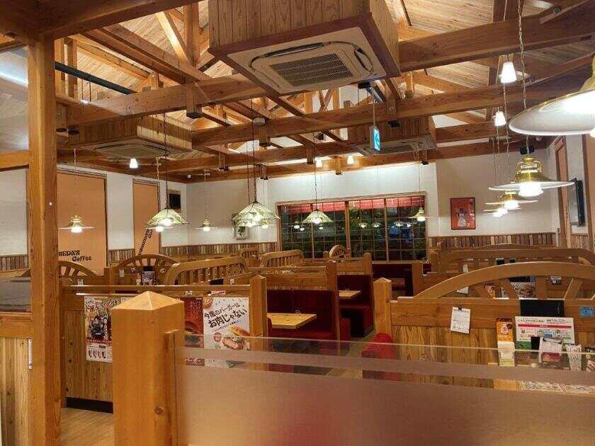 コメダ珈琲 鹿児島鹿屋店の制服5