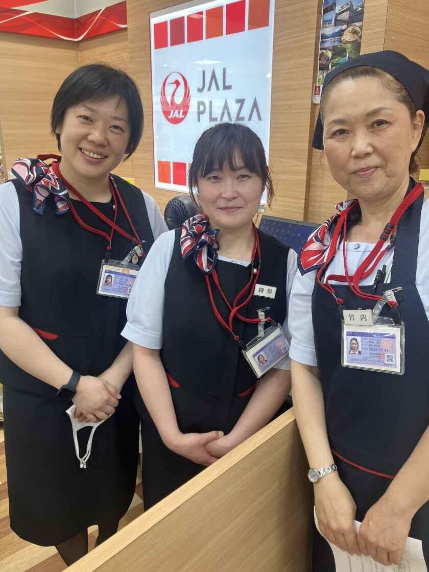 JAL PLAZA フライトショップの制服1