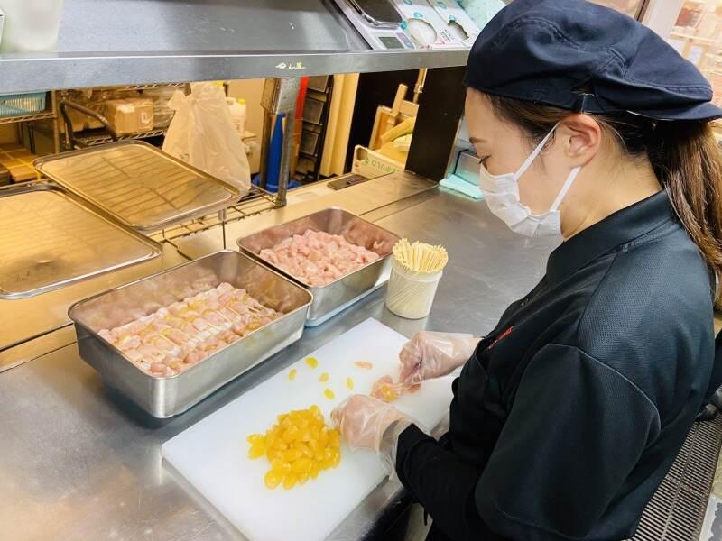 鳥ぷろ　山陽百貨店 地階新鮮館 鳥匠の仕事画像3