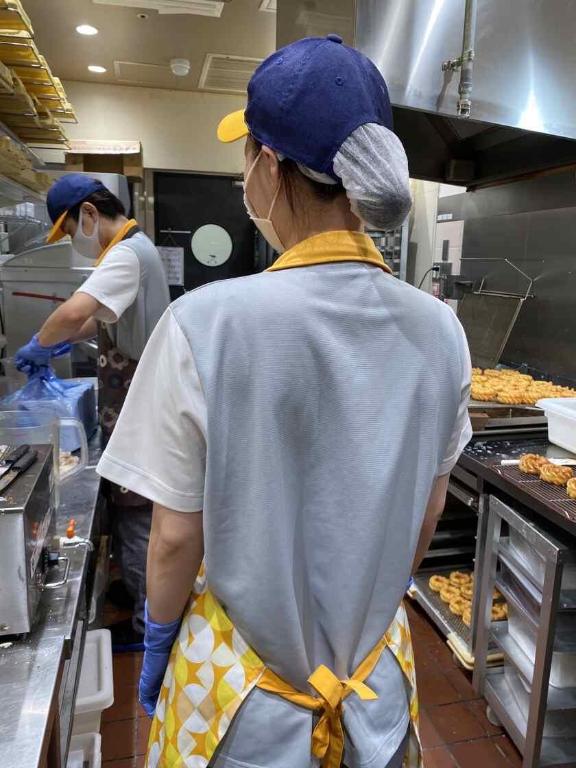 大和フーヅ株式会社 ミスタードーナツ　上尾モンシェリーショップの制服2