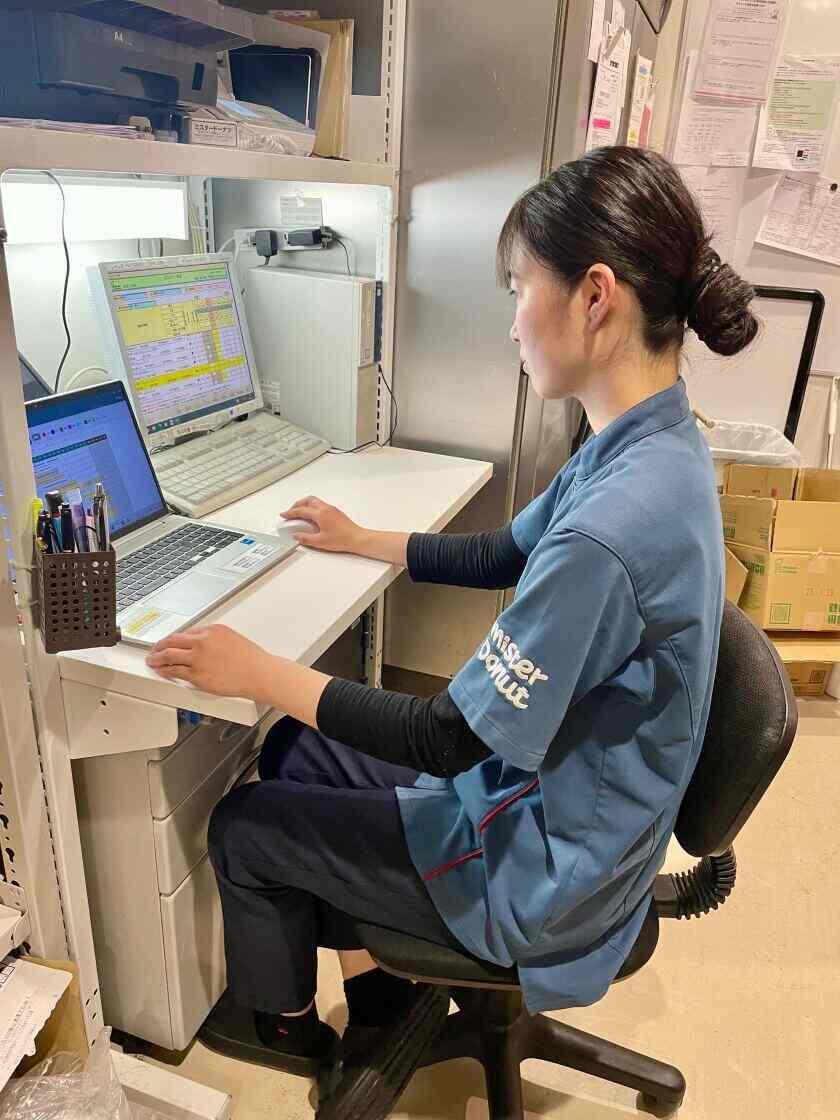 大和フーヅ株式会社の制服4
