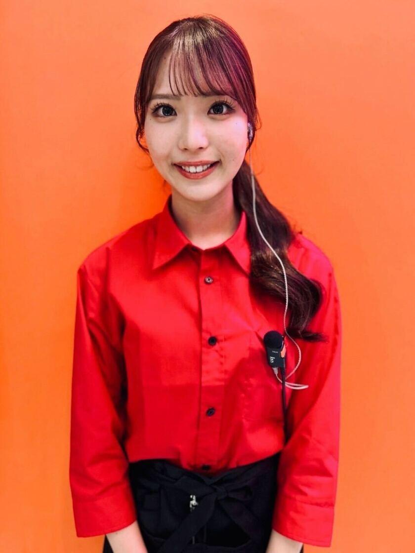 cafeハチスバ 上大岡店の制服1