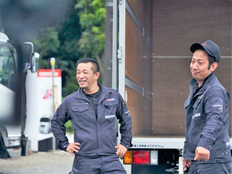 株式会社JINの制服8