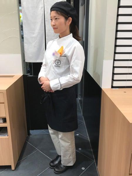 HIBIKA(ひびか)日本橋高島屋店の制服2