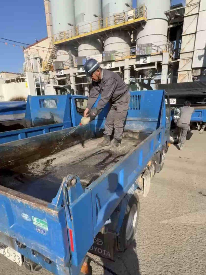 有限会社初鹿野建設の制服1