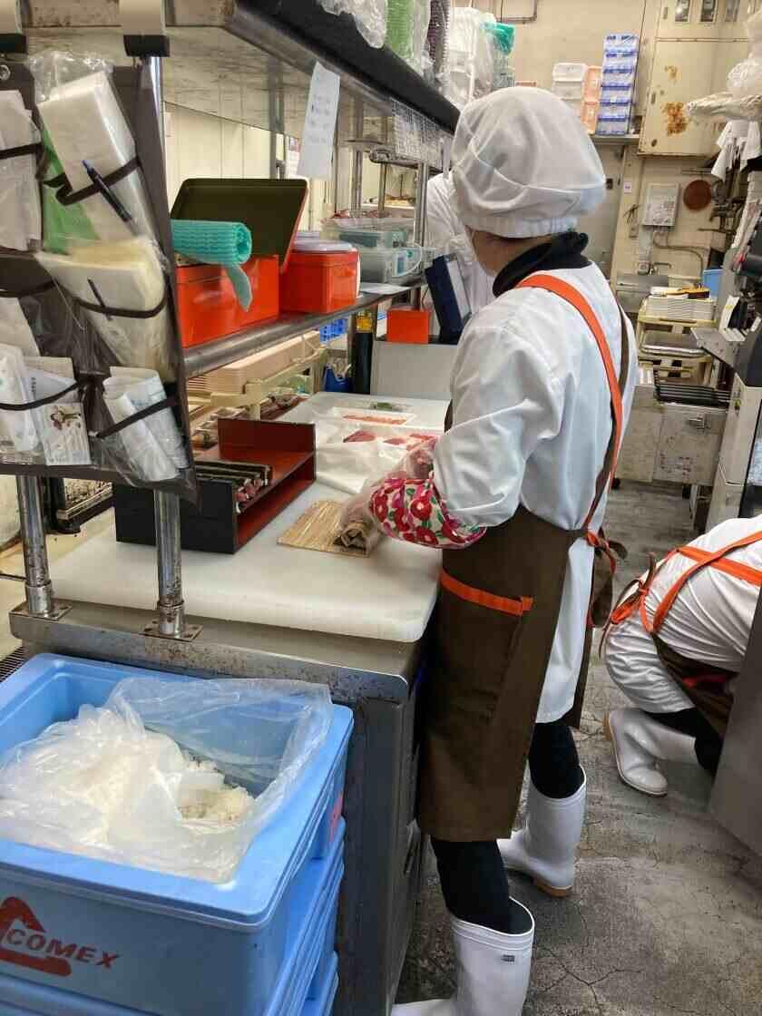 ピュア13　地域密着スーパーの制服2