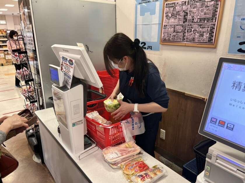 ピュア13　地域密着スーパーの制服2