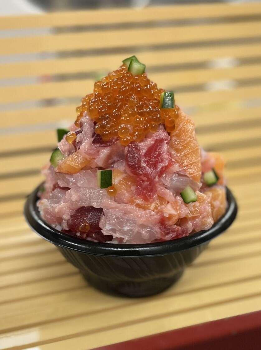 築地 カイセンノドン　グランスタ東京の制服2