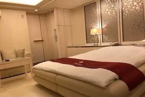 ホテルフルーラの制服2