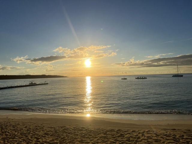 移住と旅行の良いとこ取り！海に囲まれた宮古島でリゾートバイト(フード・飲食、宮古島市)のイメージ画像