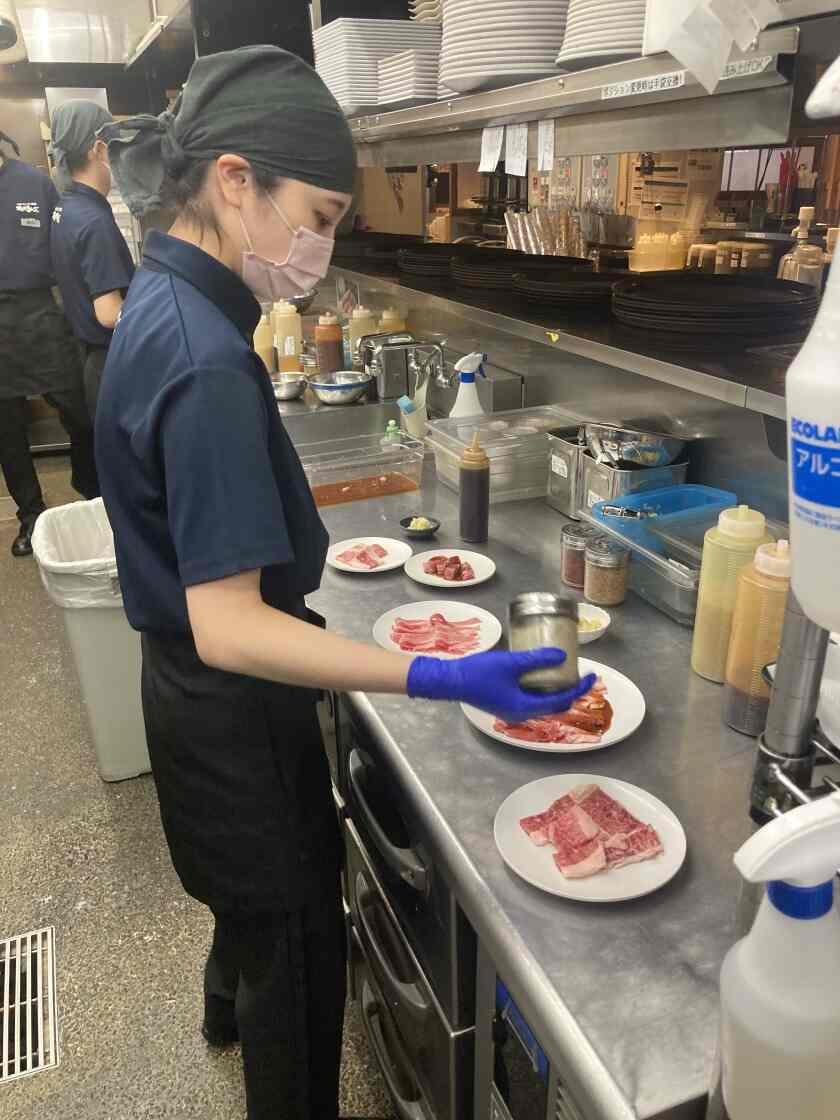 株式会社コロンブス（焼肉きんぐ　FC店）の制服2