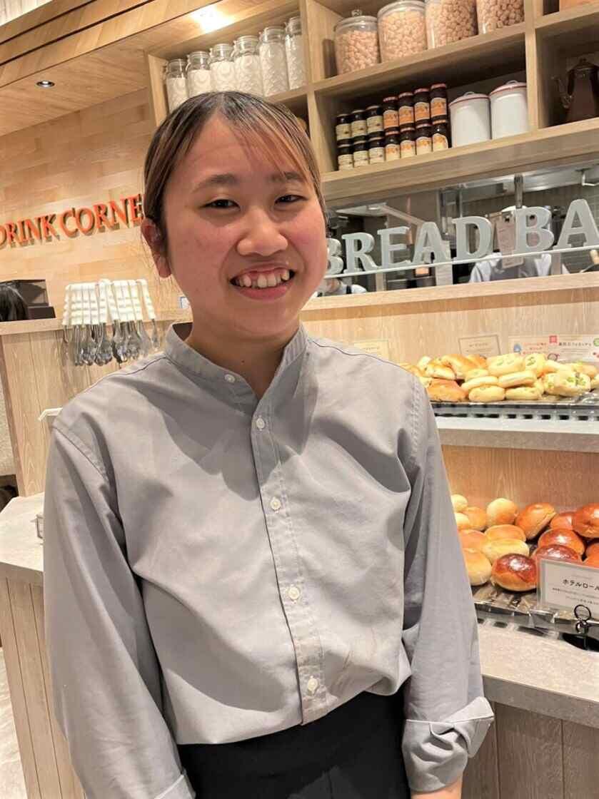 ベーカリーカフェ　C　なんばシティ店の制服2