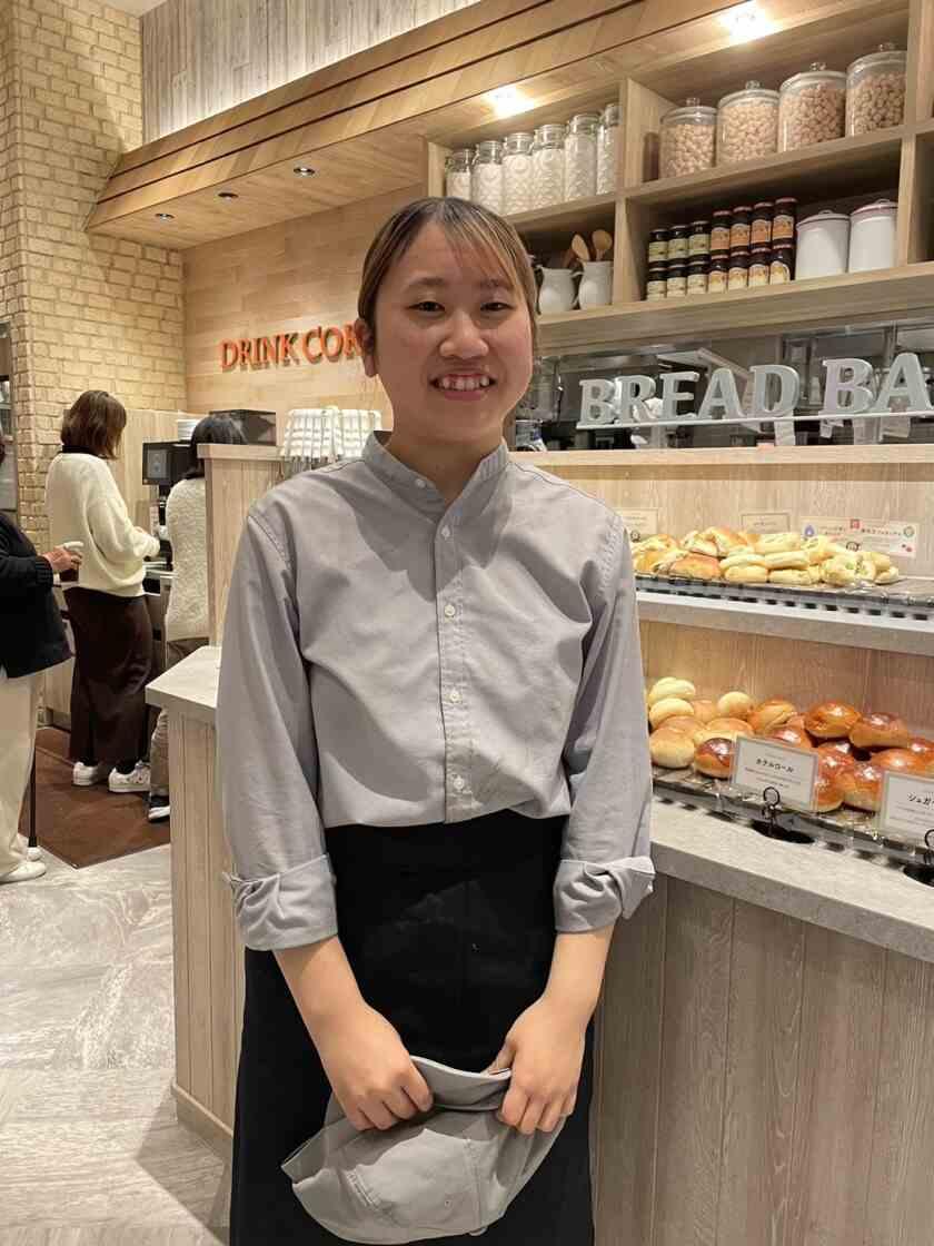 ベーカリーカフェ　C　なんばシティ店の制服3