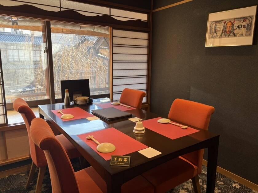 株式会社弁慶　カニカニランド祇園店＆OBENKEI祇園店の制服4