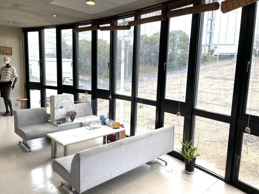 岡野製作所の制服1