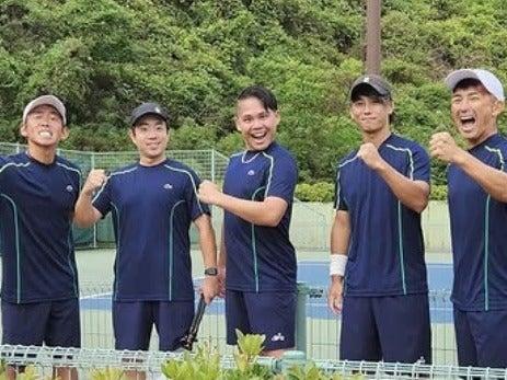 株式会社テニスユニバースの制服2