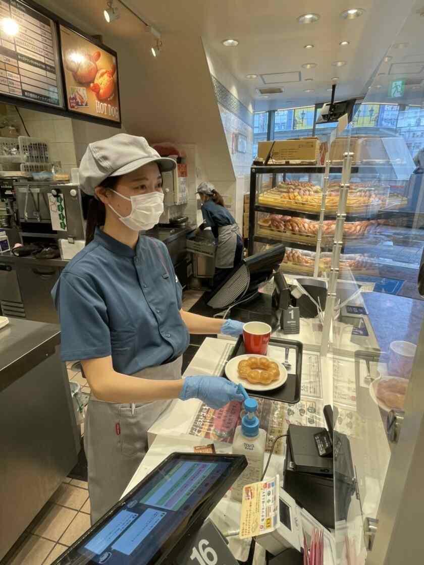 ミスタードーナツ天王台駅前店の制服1