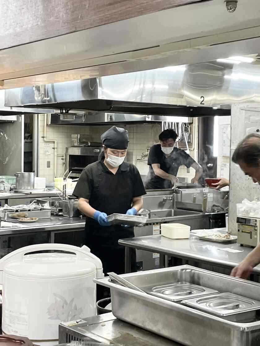 鳴海カントリー倶楽部の制服1