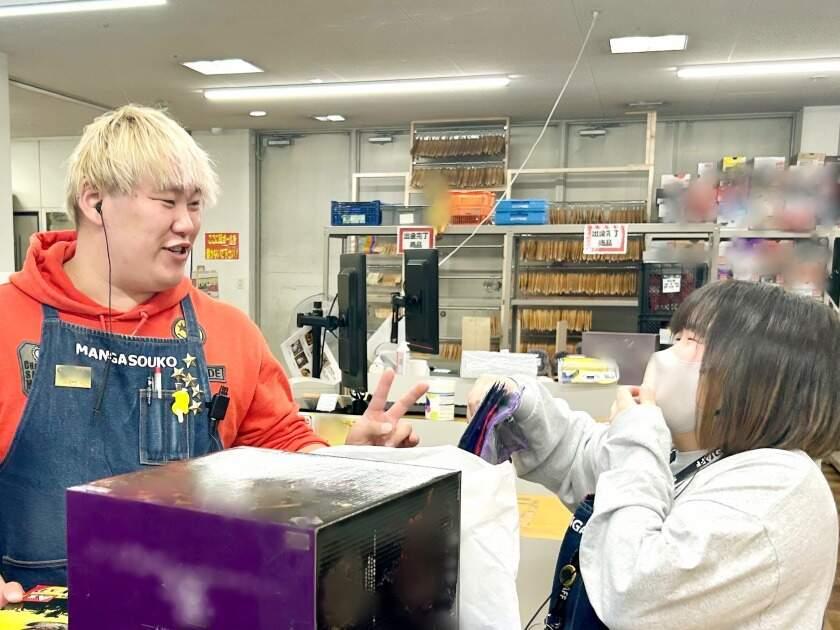 マンガ倉庫　飯塚店　の制服3