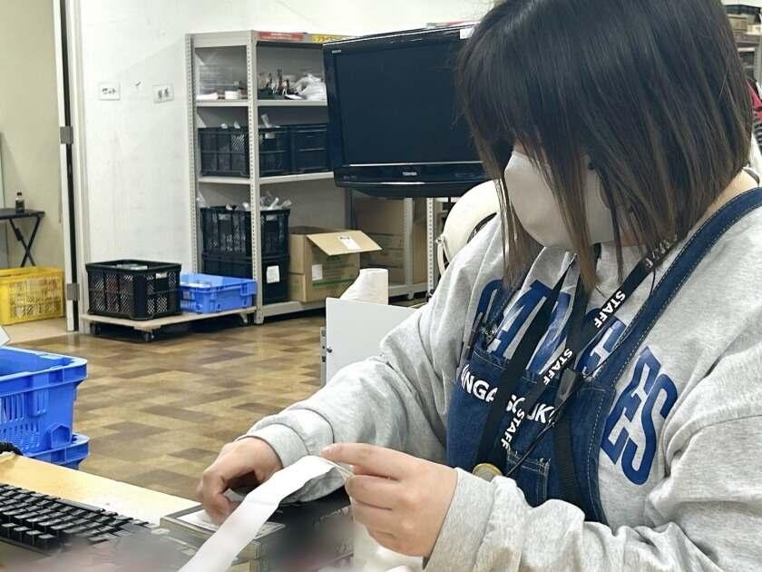 マンガ倉庫　飯塚店　の制服3