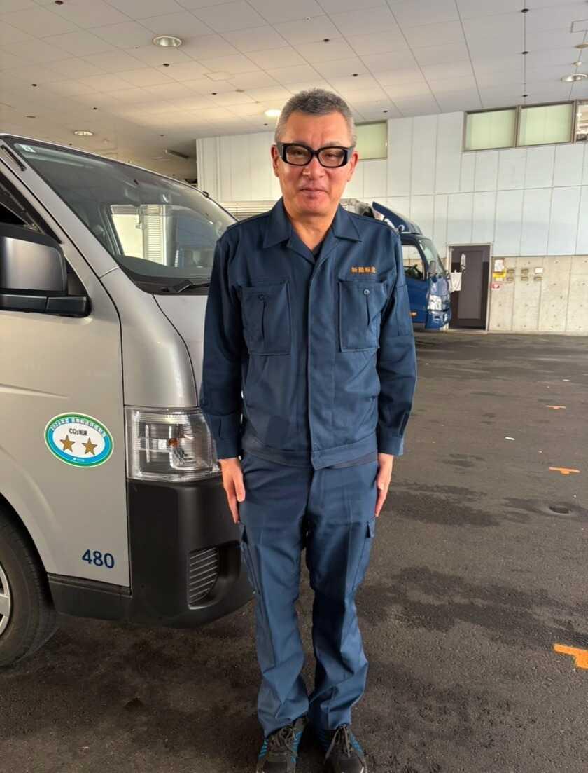 新聞輸送株式会社の制服2