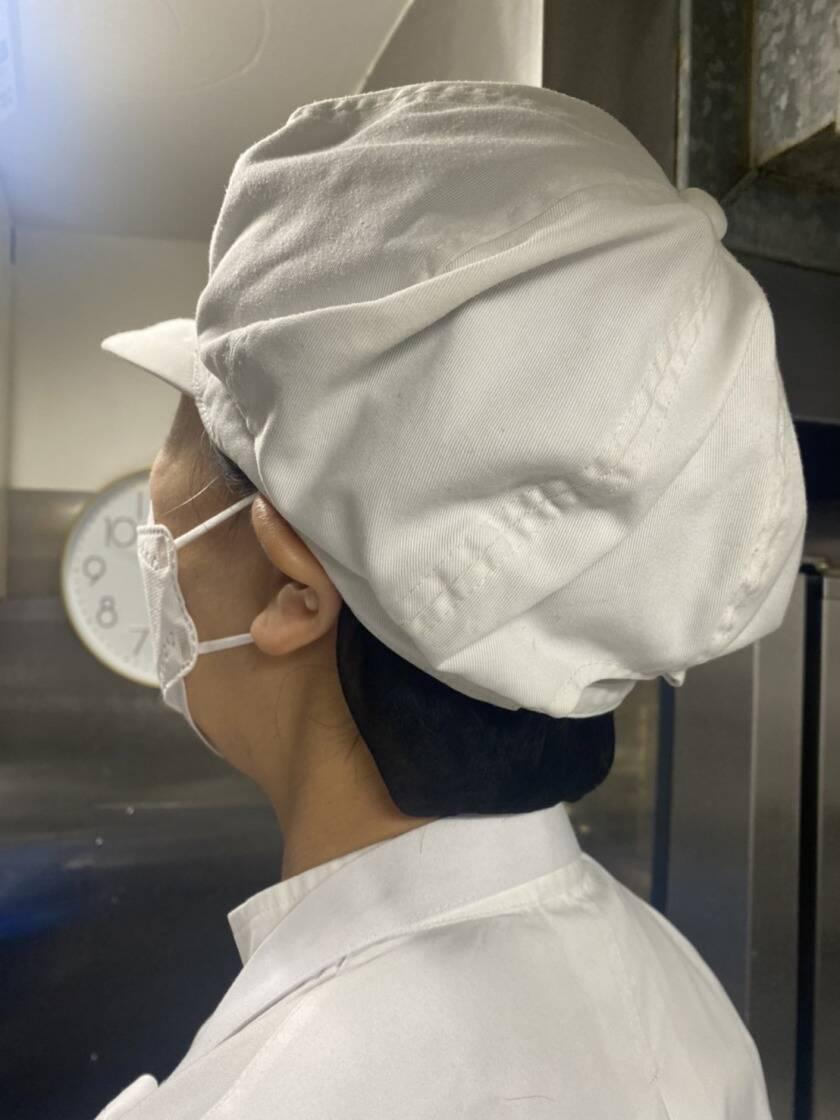 牛めしつの田　阪急うめだ本店の制服1