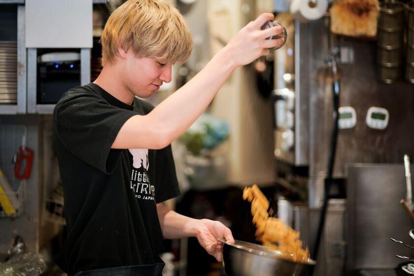 RIO BREWING & CO. BISTRO & GARDEN　東京ミッドタウン店の制服2