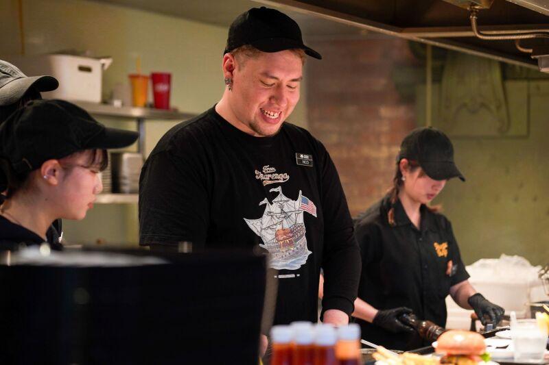 ショーグンバーガー秋葉原店の仕事画像3