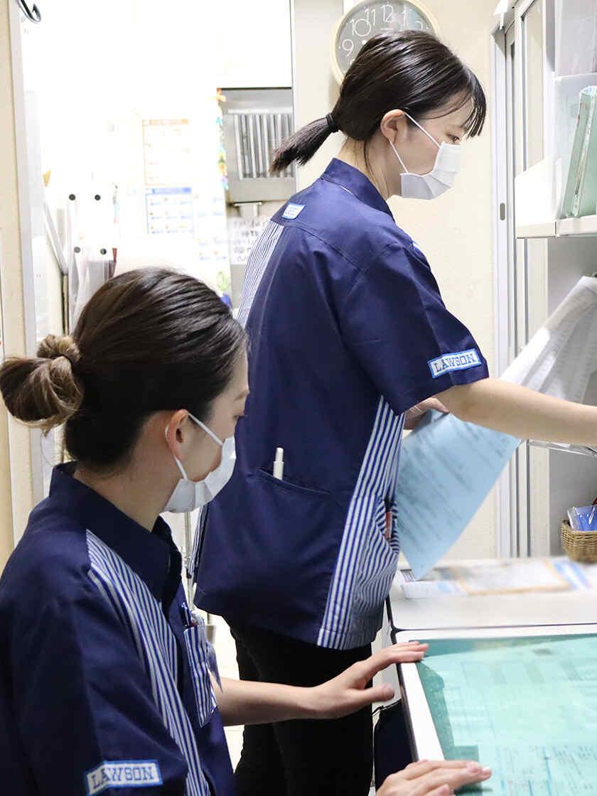 株式会社ティオコーポレーション ローソン長原駅前店の制服5