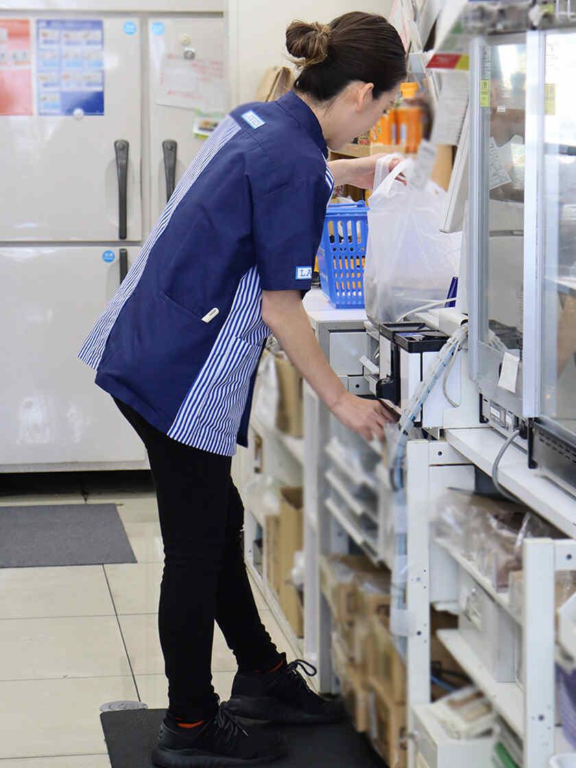 ローソン長吉長原西一丁目店の制服3