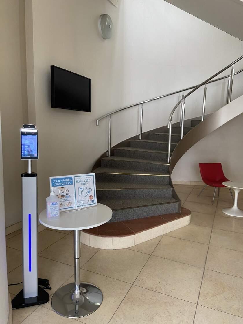 株式会社ベルクシーの制服2