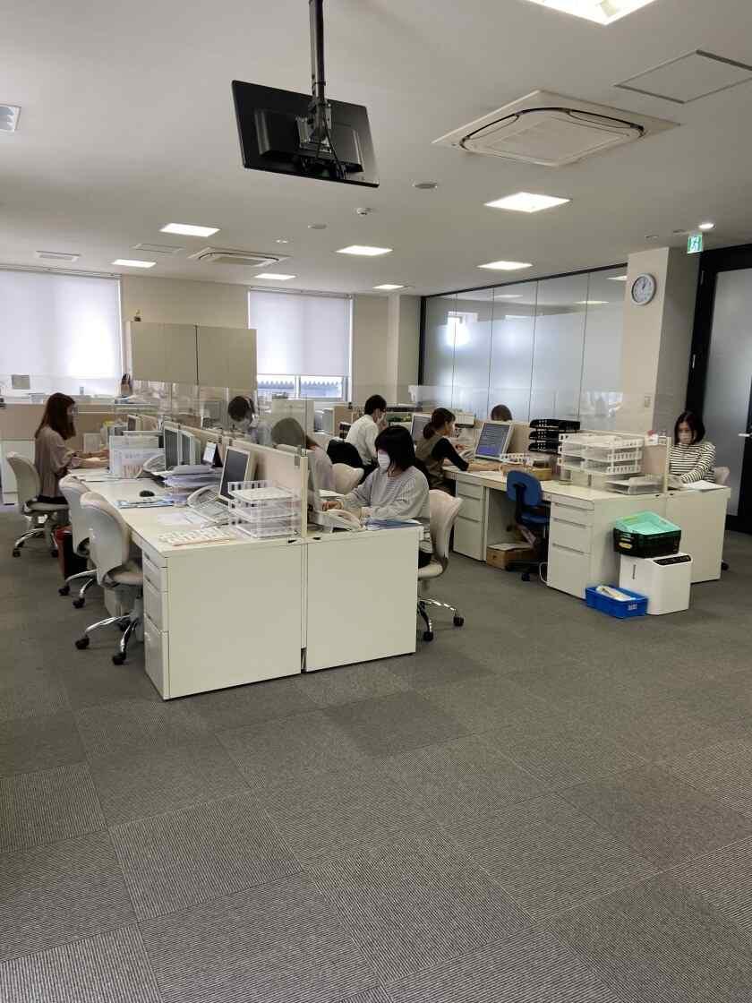 株式会社ベルクシーの制服1