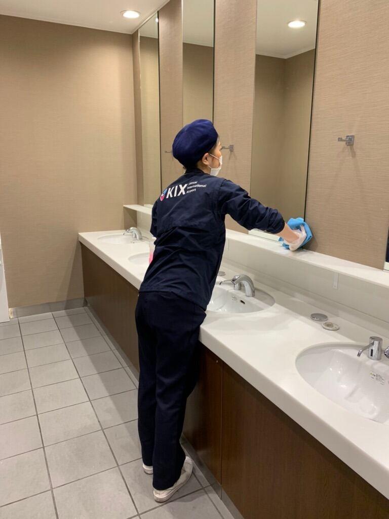 双日ロイヤルインフライトケイタリング（株式会社サクセス）の制服1