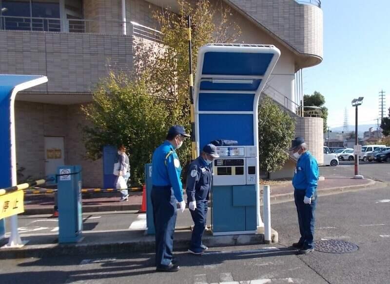 市立貝塚病院（株式会社サクセス）／駐車場清掃の仕事画像1