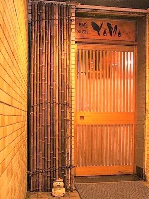 SUSHI BAR YAMAの制服6