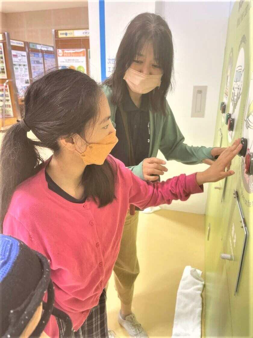 放課後等デイサービスことりのいえの制服3