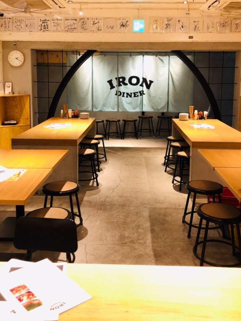 IRON DINERの制服6