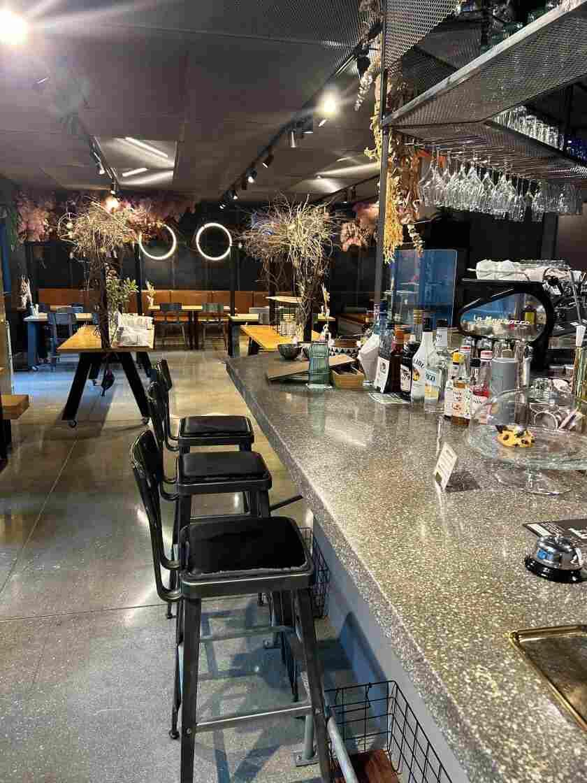 HOLLAND VILLAGE CAFE HIROSHIMAの制服2