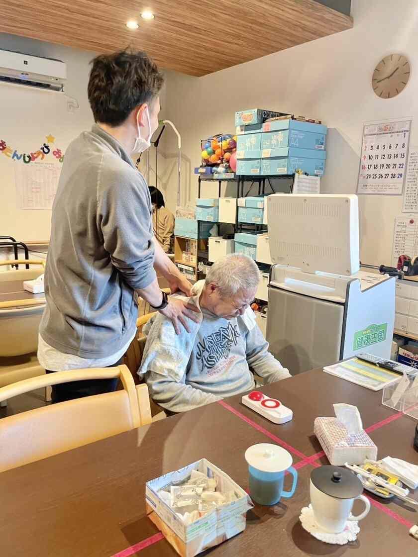 心の輝き合同会社の制服5