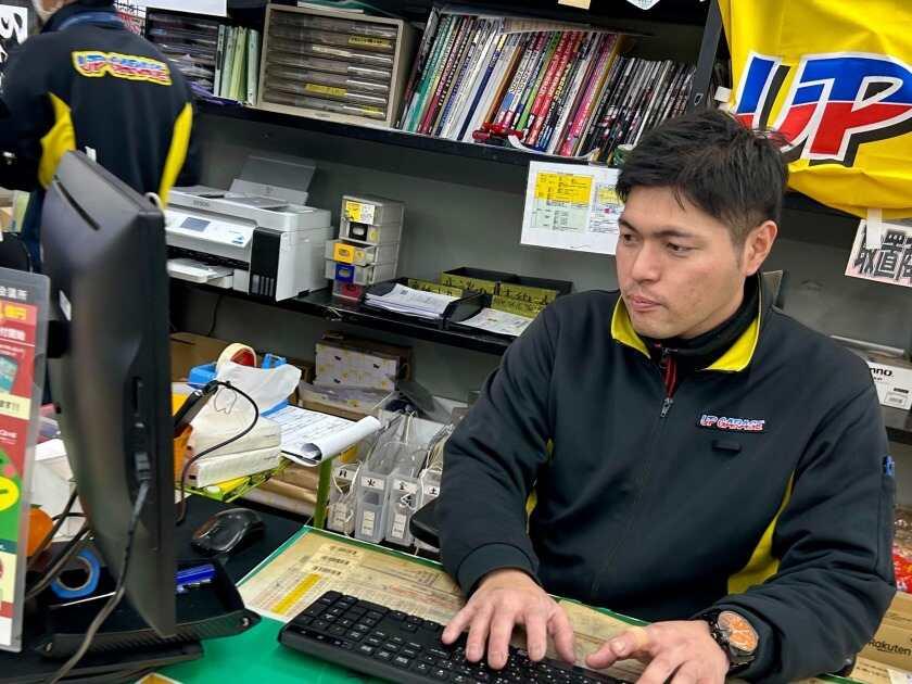 アップガレージ　久留米店の制服3